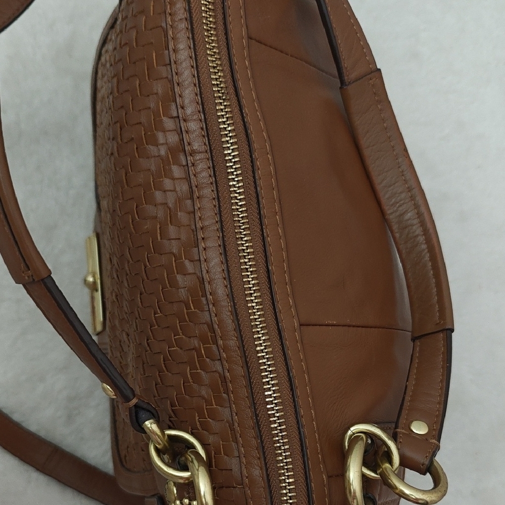 Elegant Brown Woven Leather Shoulder Bag - Picture 4 of 9